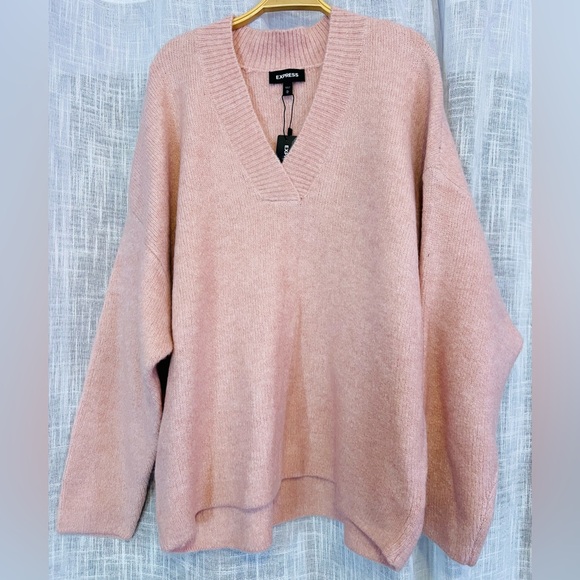 Express - (M) Soft Pink Oversized V-Neck Sweater - Picture 2 of 9